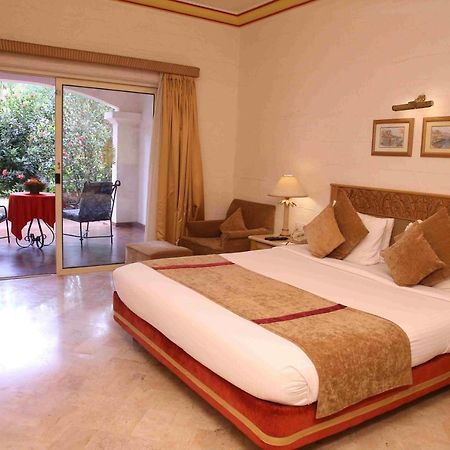 The Golden Palms Hotel & Spa Chik Bānavar Dış mekan fotoğraf