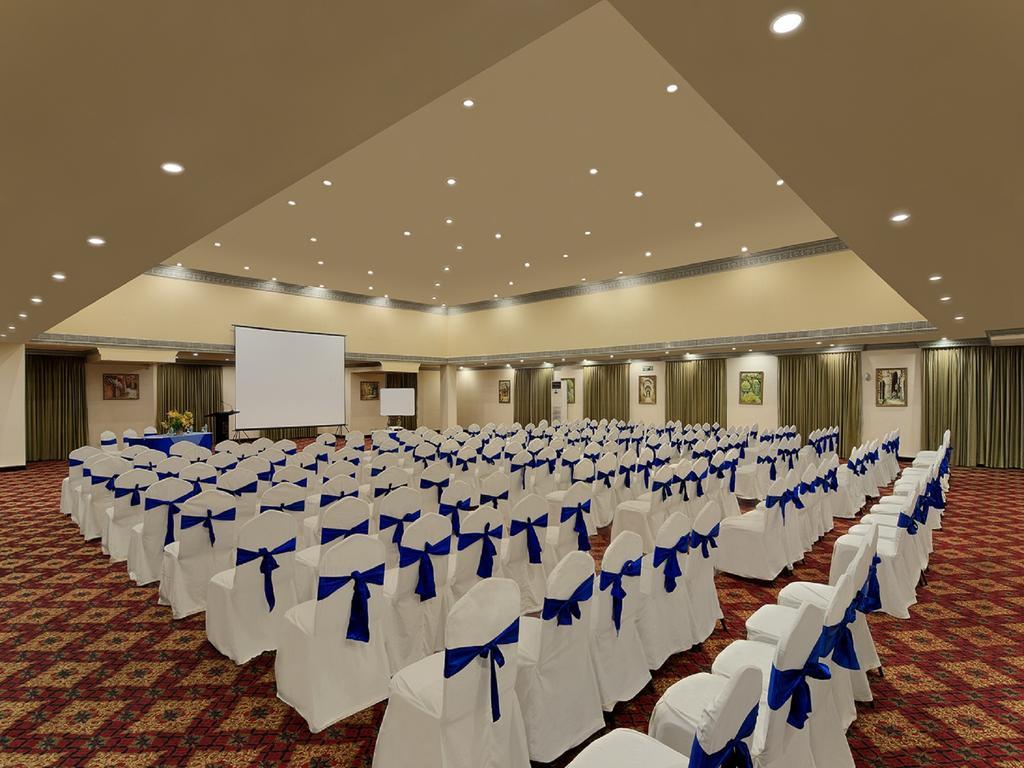 The Golden Palms Hotel & Spa Chik Bānavar Dış mekan fotoğraf
