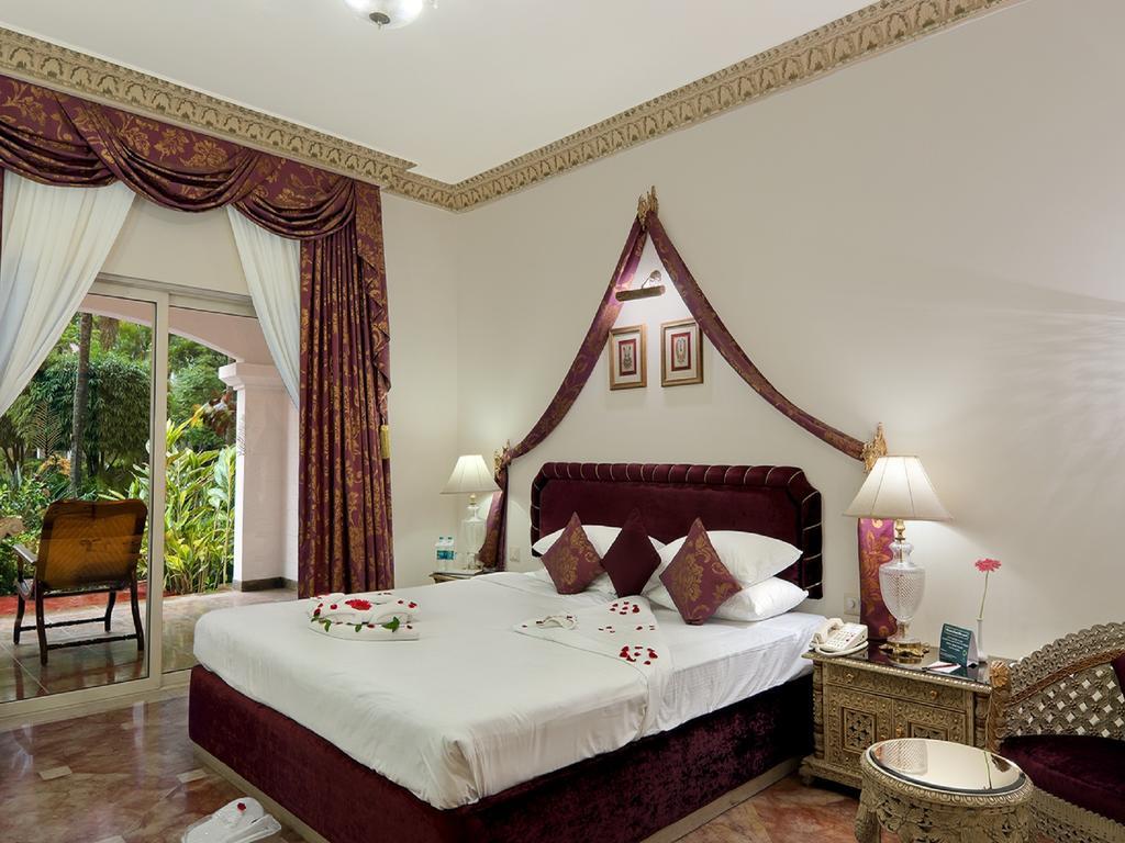 The Golden Palms Hotel & Spa Chik Bānavar Dış mekan fotoğraf