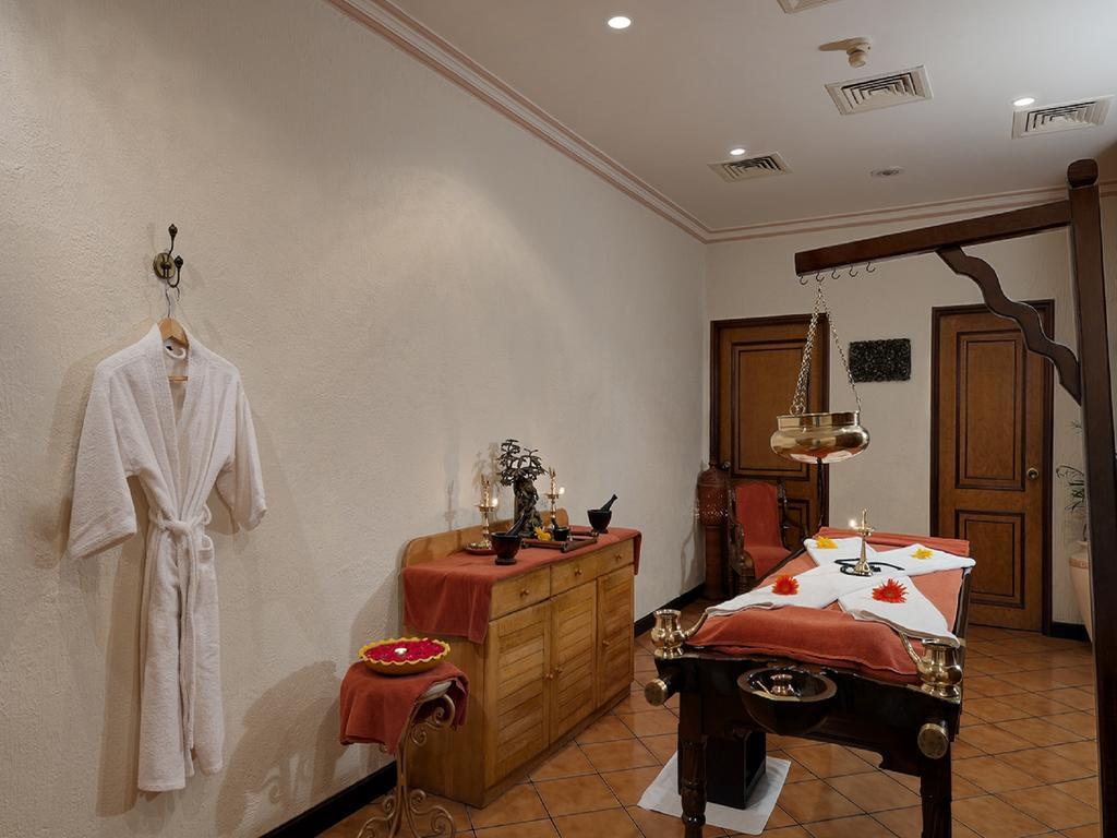 The Golden Palms Hotel & Spa Chik Bānavar Dış mekan fotoğraf