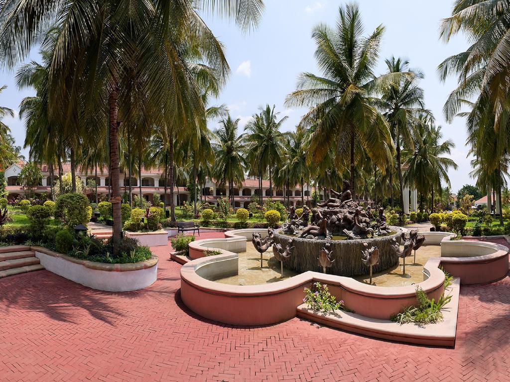 The Golden Palms Hotel & Spa Chik Bānavar Dış mekan fotoğraf