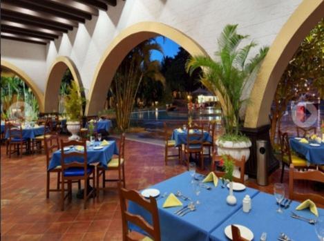 The Golden Palms Hotel & Spa Chik Bānavar Dış mekan fotoğraf