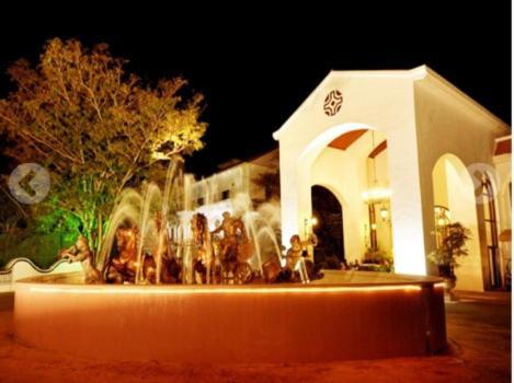 The Golden Palms Hotel & Spa Chik Bānavar Dış mekan fotoğraf