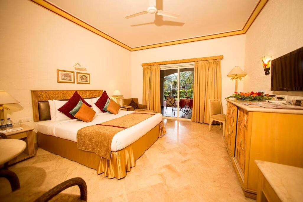 The Golden Palms Hotel & Spa Chik Bānavar Dış mekan fotoğraf