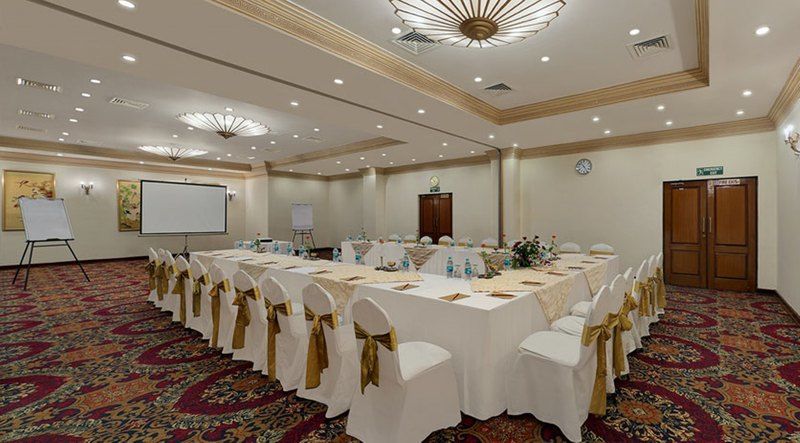 The Golden Palms Hotel & Spa Chik Bānavar Dış mekan fotoğraf