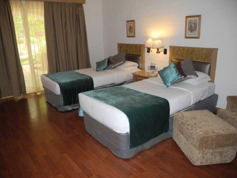 The Golden Palms Hotel & Spa Chik Bānavar Dış mekan fotoğraf